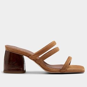 Alohas Indians Brown Leather Sandals. Size 9.